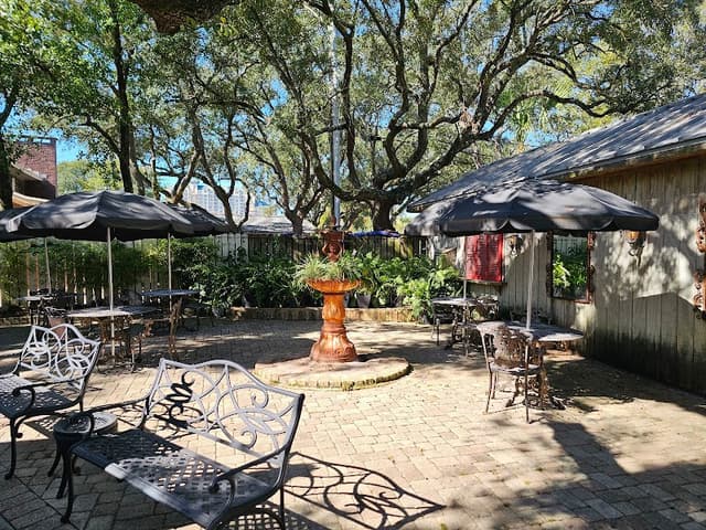 Lunch - Dewey Destin's Harborside