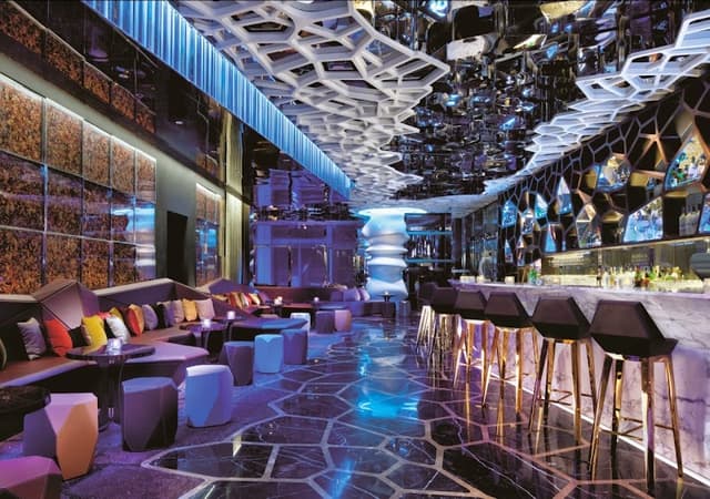 Cocktails at Quinary
