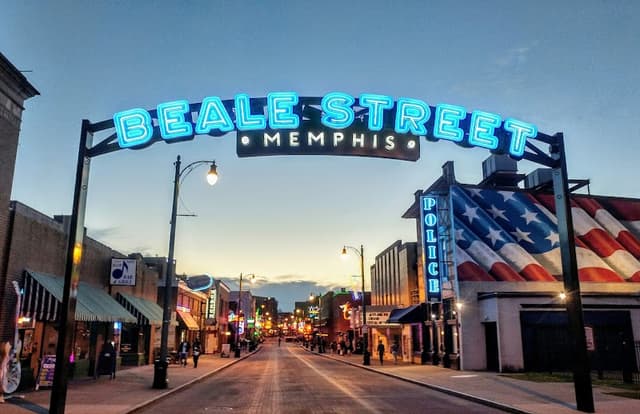 Explore Beale Street Entertainment District